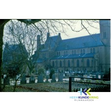 Coll. Gemeente Rijnwaarden RK Kerk met begraaf plaats Walhof